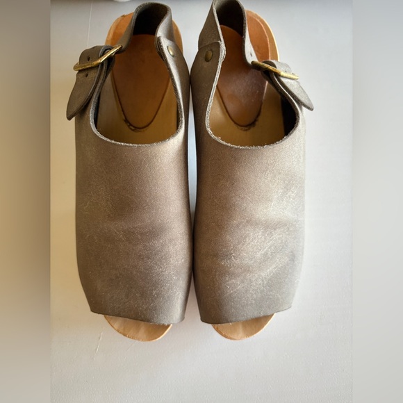 Gray Leather Bryr Clogs with Wooden Heel - Picture 6 of 6